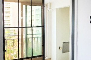 우만동 현대적 감각의 40평 아파트: 고급 슬라이딩 도어로 완성하는 서비스룸 인테리어